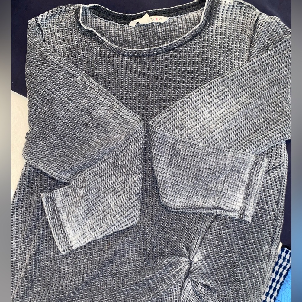 Long sleeve grey top